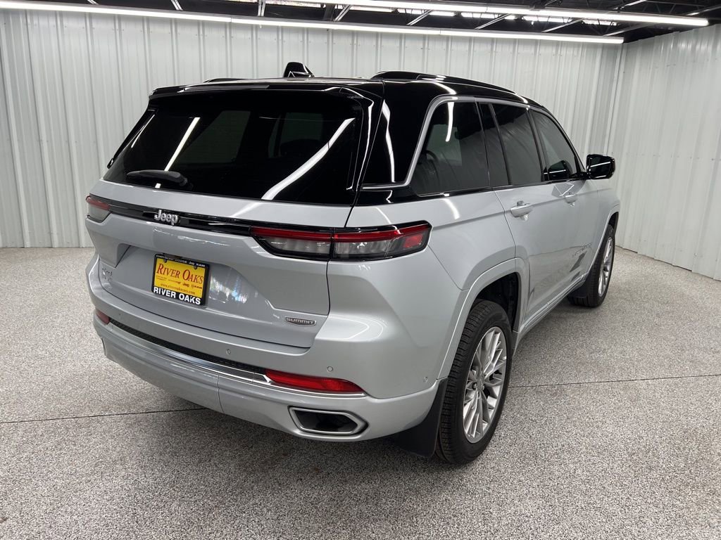 Used 2025 Jeep Grand Cherokee Summit w/ Luxury Tech Group V image 6