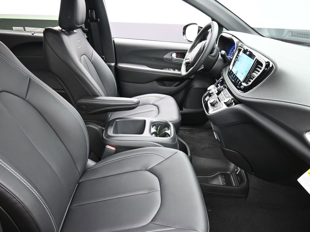 New 2026 Chrysler Pacifica Select w/ S Appearance Package image 17