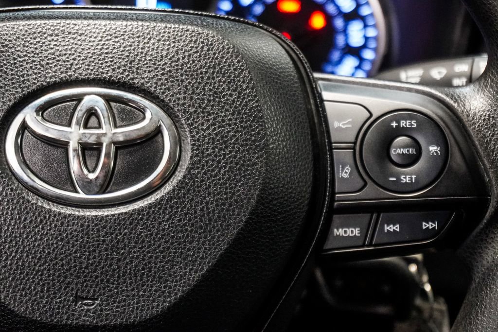 Used 2020 Toyota RAV4 LE image 13