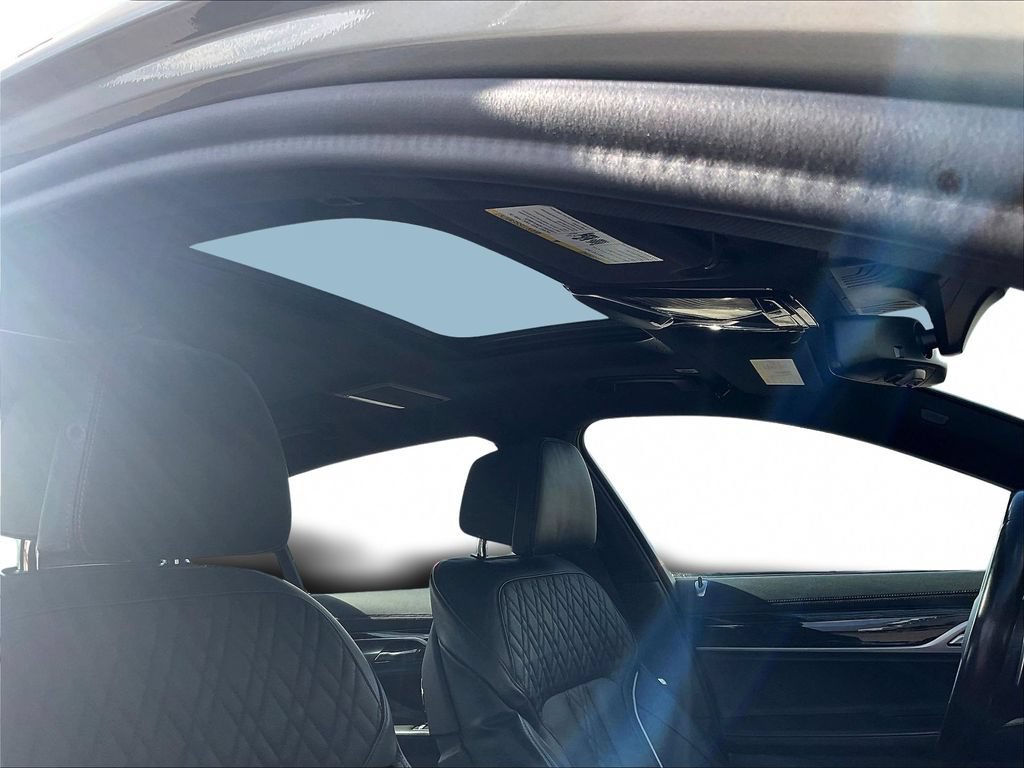 Used 2022 BMW 750Li xDrive AWD/4WD image 27