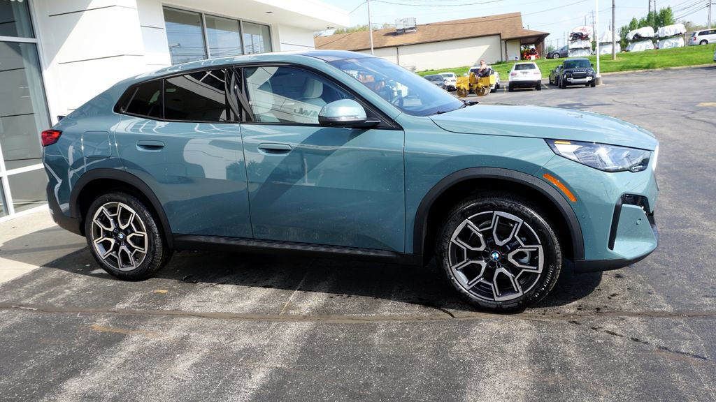 Used 2026 BMW X2 xDrive28i w/ Technology Package AWD/4WD image 3
