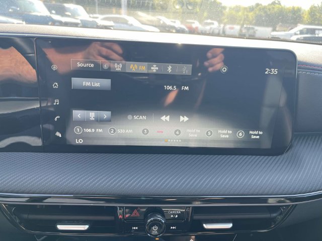 Used 2025 Nissan Kicks SR FWD image 28