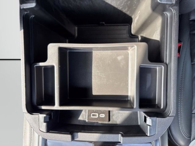 Used 2025 Chevrolet Suburban Z71 AWD/4WD image 29