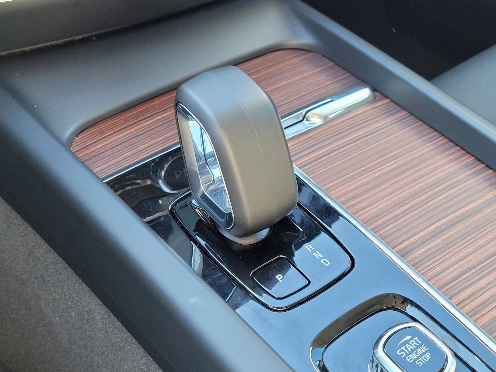 Used 2025 Volvo V60 B5 Cross Country Plus image 25