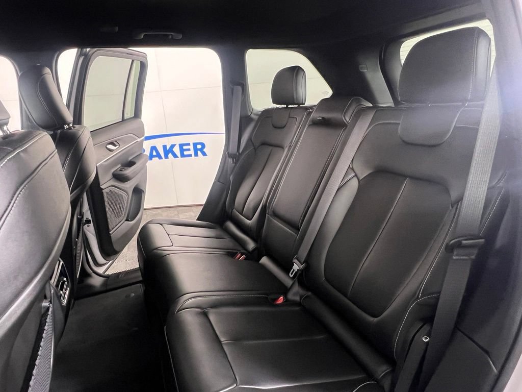 Used 2024 Jeep Grand Cherokee Limited w/ Black Appearance Package AWD/4WD image 16
