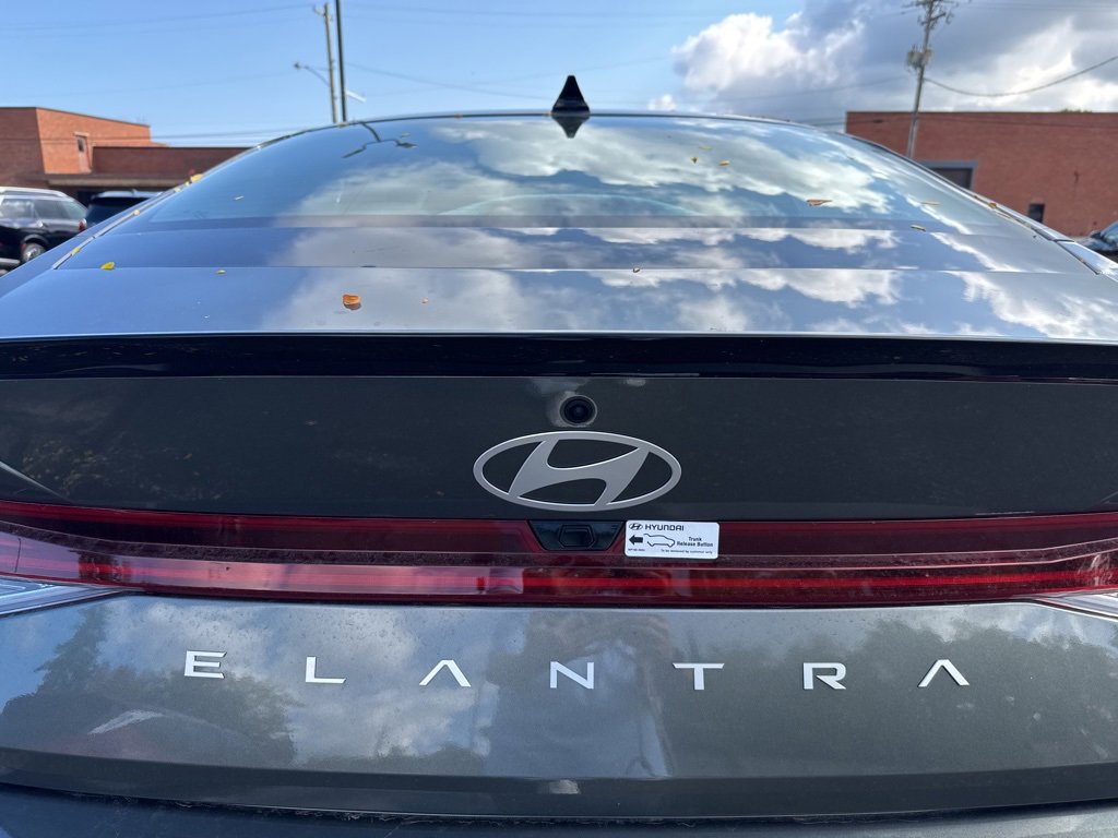 New 2025 Hyundai Elantra SEL image 10