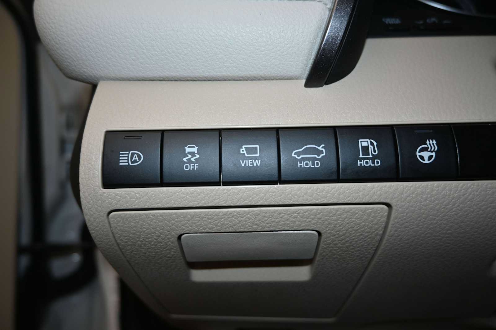 Used 2024 Toyota Camry XLE w/ Navigation Package FWD image 19