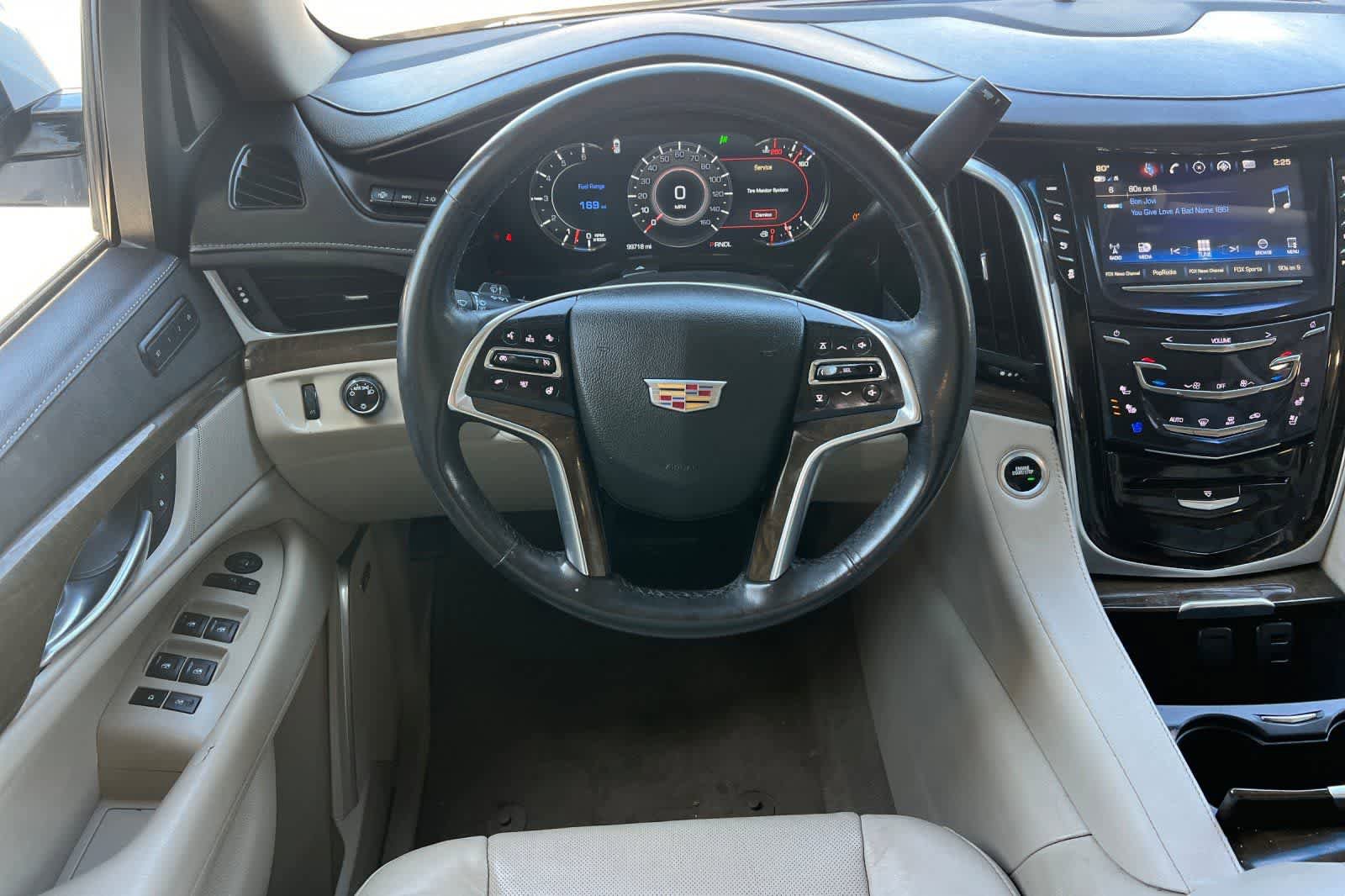 Used 2020 Cadillac Escalade Luxury AWD/4WD image 16