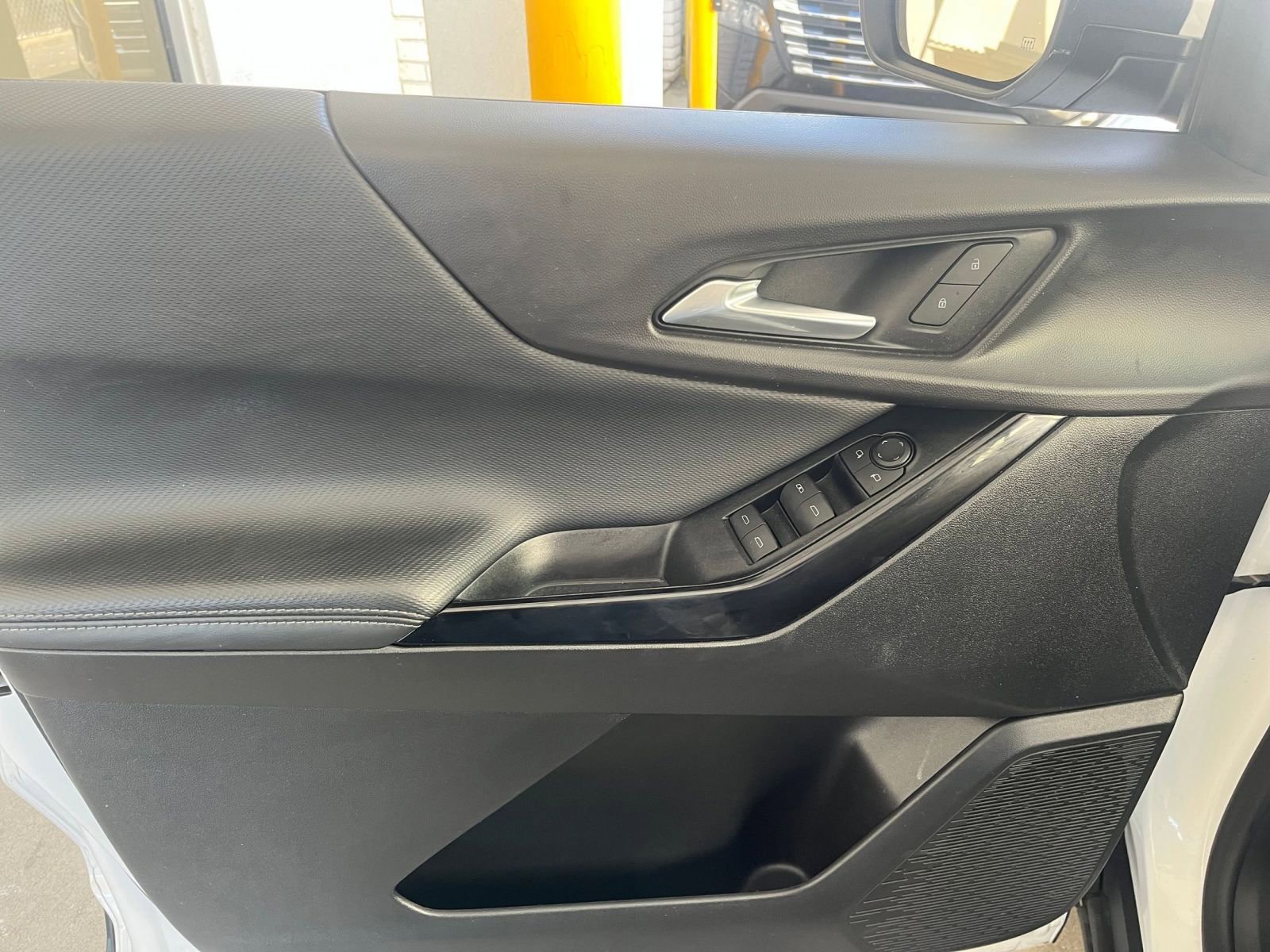 Used 2025 Chevrolet Equinox LT image 18