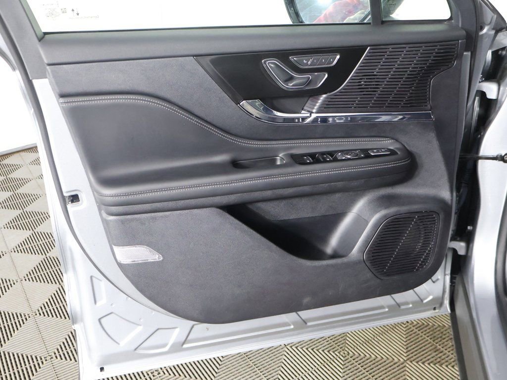 Used 2022 Lincoln Corsair AWD w/ Equipment Group 101A image 23