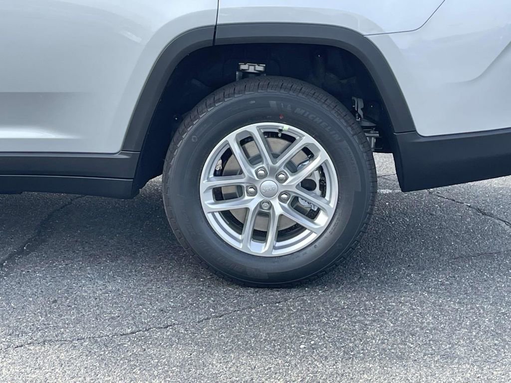 New 2025 Jeep Grand Cherokee L Laredo w/ Luxury Tech Group I image 11