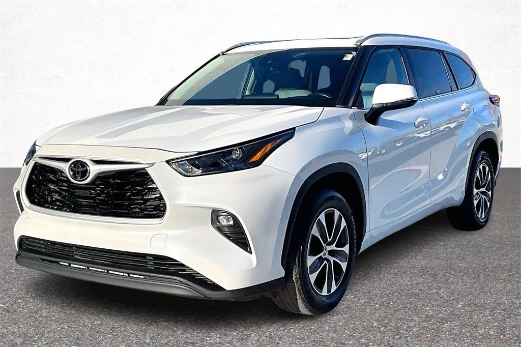 Certified 2022 Toyota Highlander XLE image 4