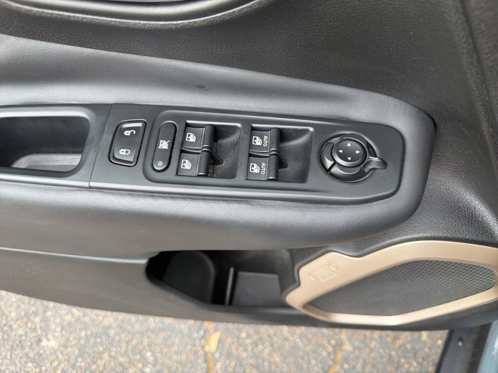 Used 2017 Jeep Renegade Trailhawk image 21