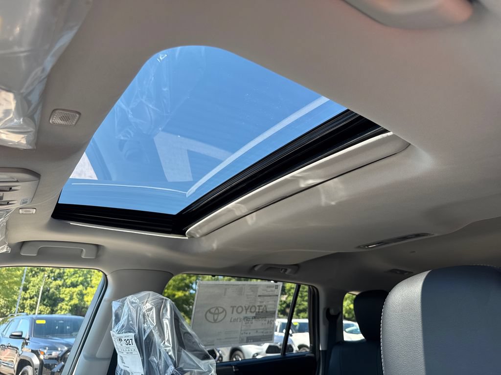 New 2026 Toyota Highlander Limited AWD/4WD image 15