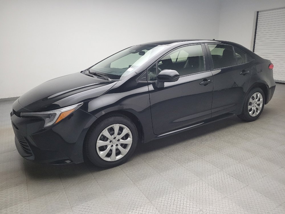 Used 2023 Toyota Corolla LE FWD image 2