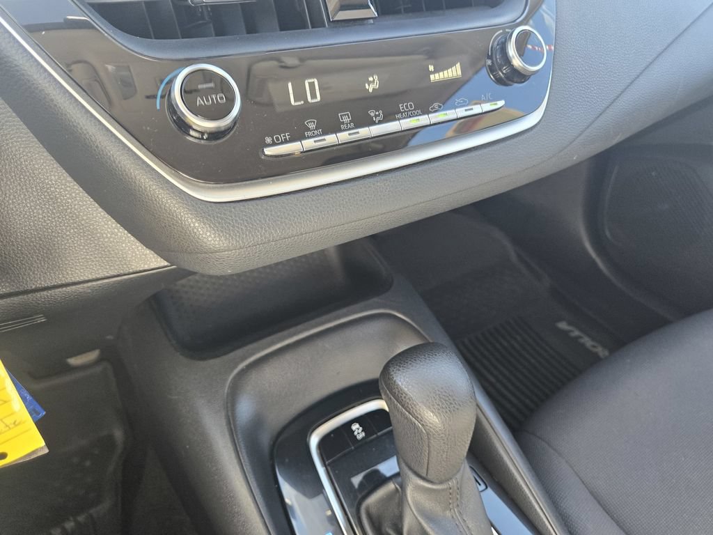 Used 2022 Toyota Corolla LE FWD image 17