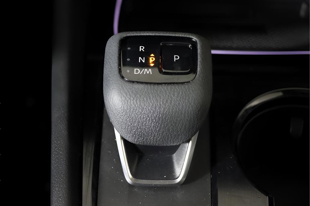 Used 2024 Nissan Rogue SL w/ SL Premium Package image 32