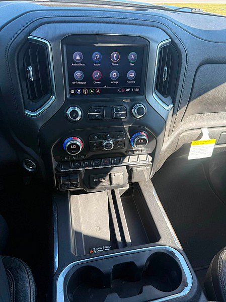 Used 2022 GMC Sierra 1500 Denali w/ Driver Alert Package II AWD/4WD image 8