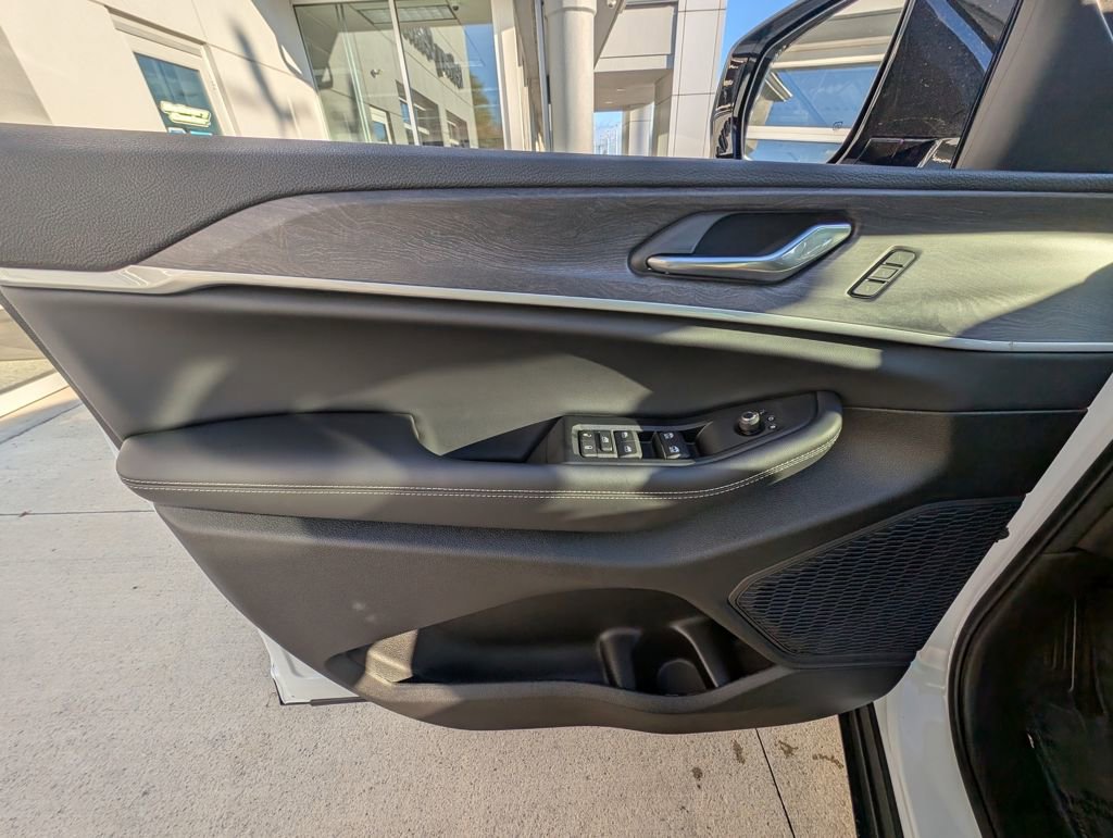 New 2025 Jeep Grand Cherokee Limited image 36