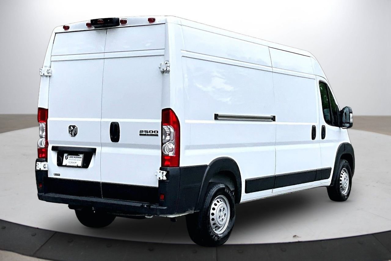 Used 2024 RAM ProMaster 2500 w/ Convenience Group FWD image 9