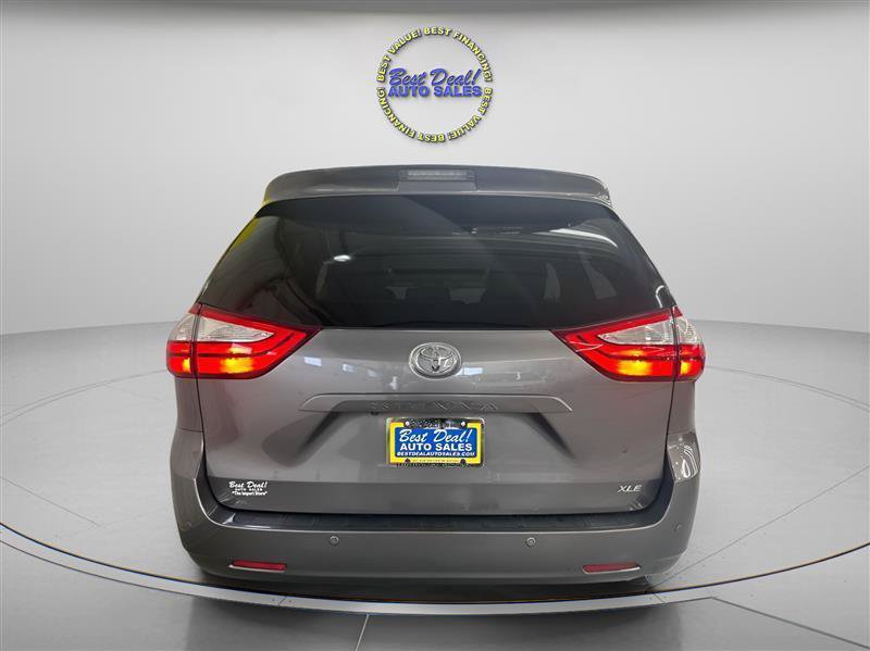 Used 2017 Toyota Sienna XLE w/ XLE Navigation Package FWD image 4