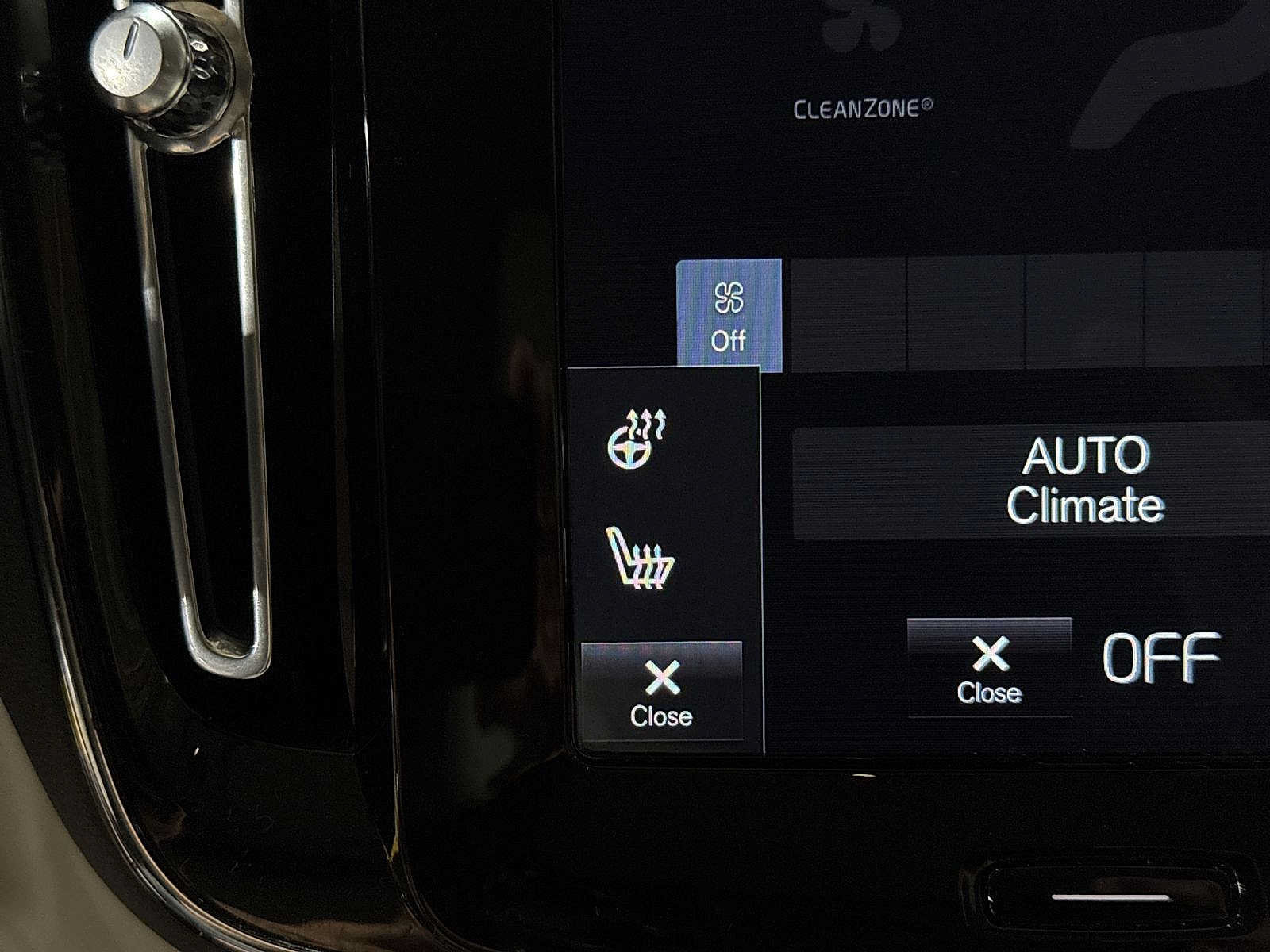 Used 2019 Volvo XC40 T4 Momentum FWD image 31