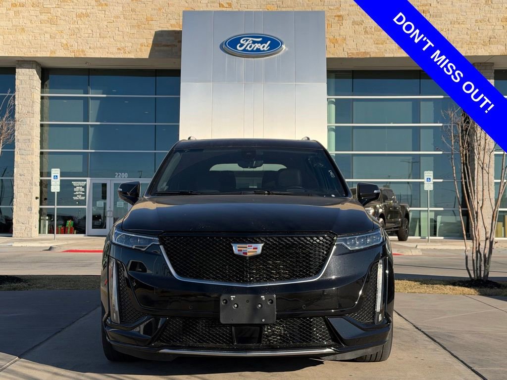 Used 2022 Cadillac XT6 Sport w/ Technology Package image 2