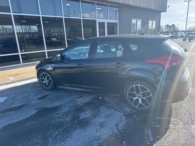 Used 2015 Ford Focus SE w/ SE Sport Package image 14