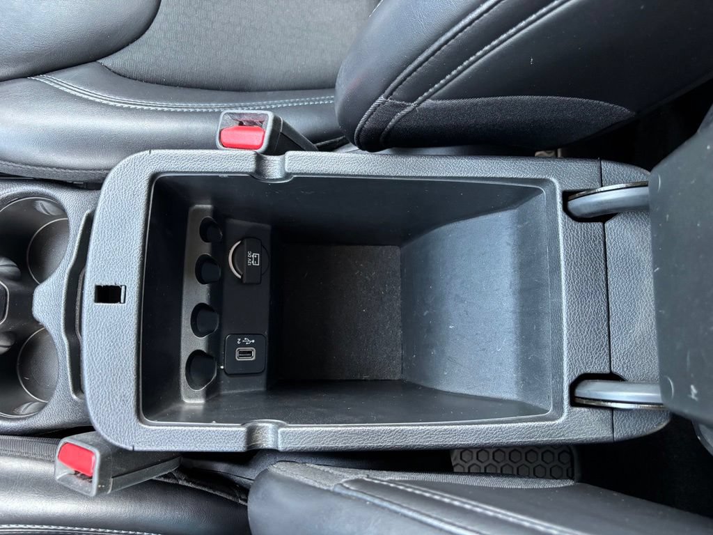 Used 2019 Jeep Cherokee Latitude Plus w/ Cold Weather Group AWD/4WD image 43