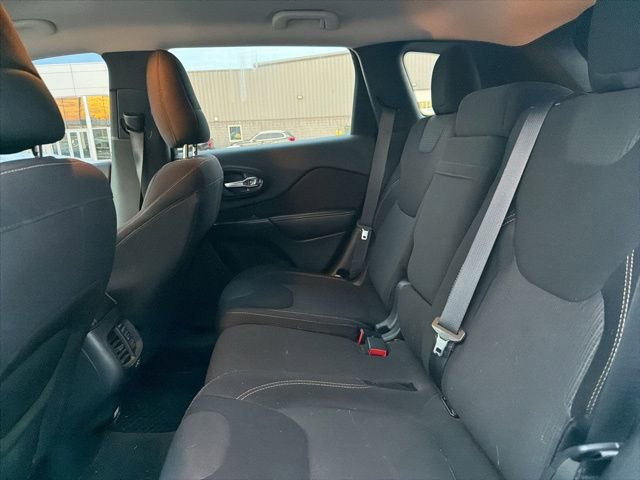 Used 2016 Jeep Cherokee Latitude w/ Cold Weather Group image 25