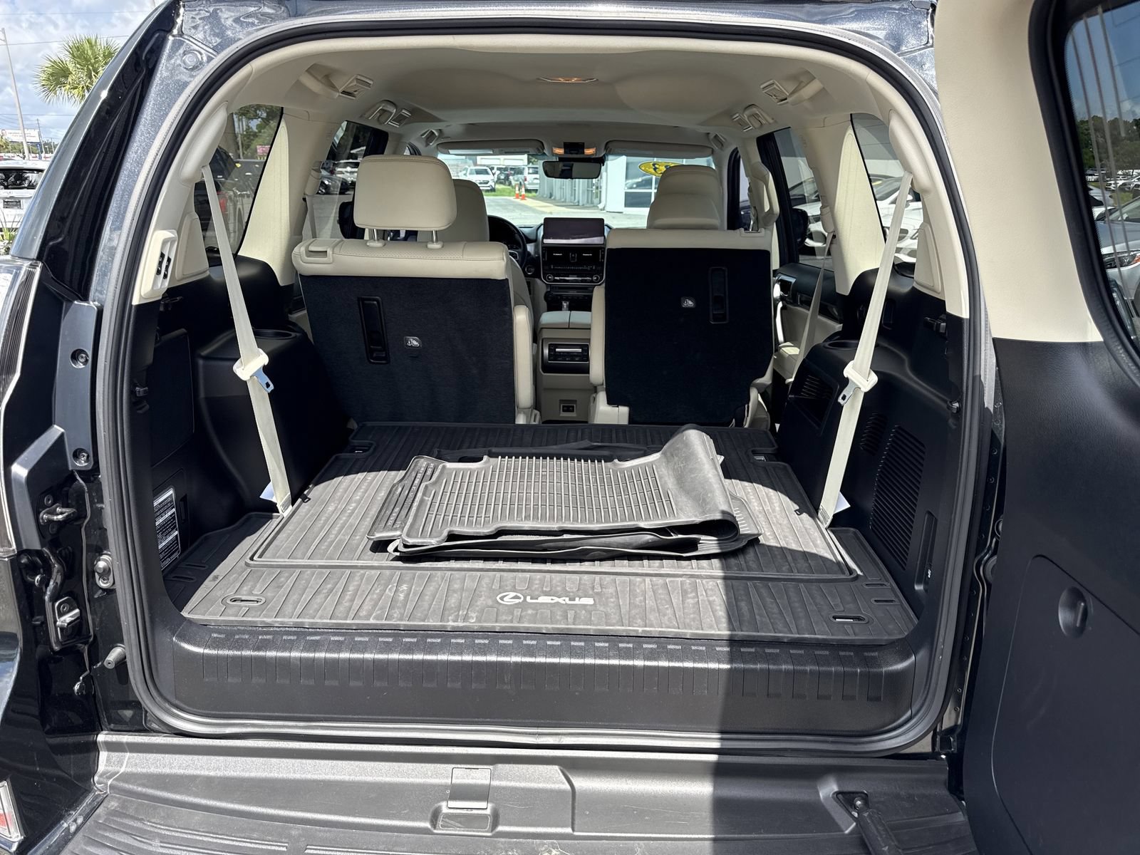 Used 2023 Lexus GX 460 Luxury w/ Sport Design Package AWD/4WD image 38