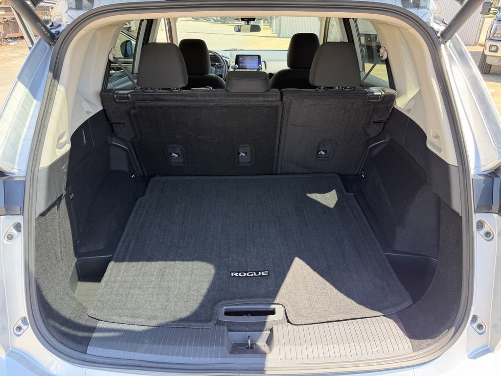 Used 2025 Nissan Rogue SV FWD image 29