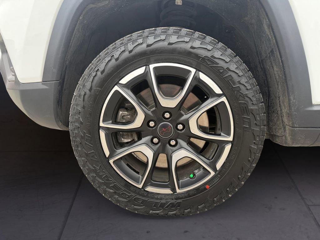 Used 2025 Jeep Compass Trailhawk w/ Trailer Tow Group image 9