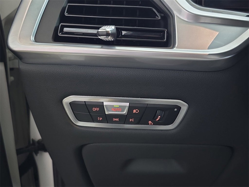 Used 2023 BMW X7 xDrive40i w/ M Sport Package image 30