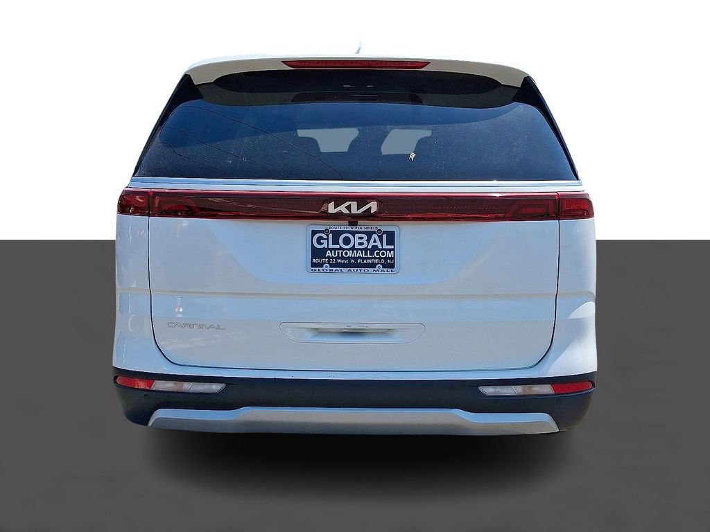 Used 2024 Kia Carnival EX FWD image 6