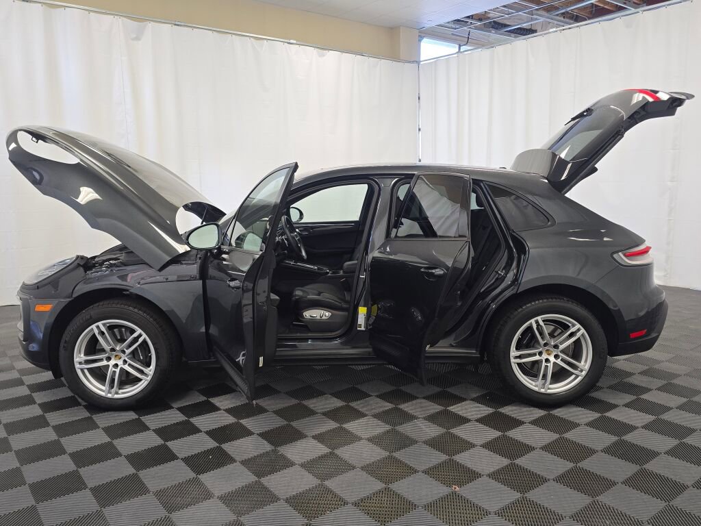 Certified 2025 Porsche Macan image 13