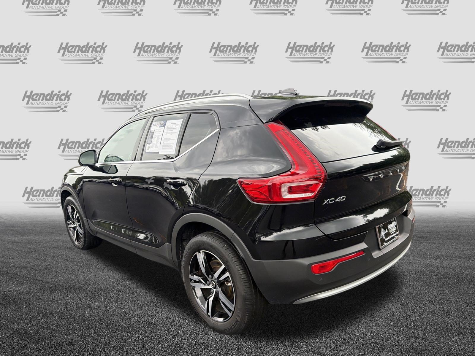 Certified 2023 Volvo XC40 B5 Plus AWD/4WD image 8