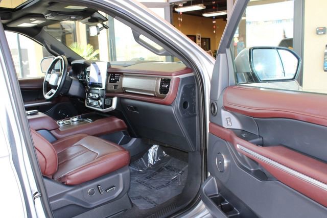 Used 2024 Ford Expedition Limited AWD/4WD image 24
