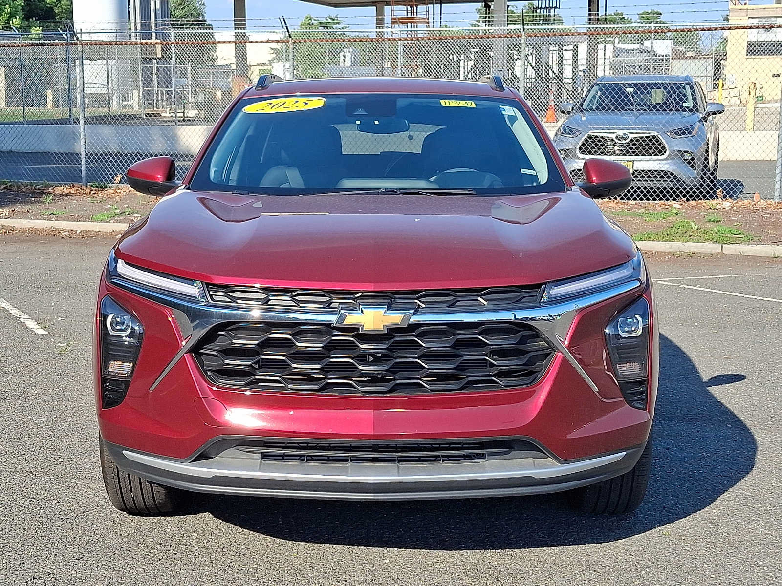 Used 2025 Chevrolet Trax LT FWD image 2
