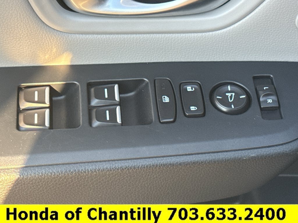 Certified 2025 Honda Pilot Touring image 20