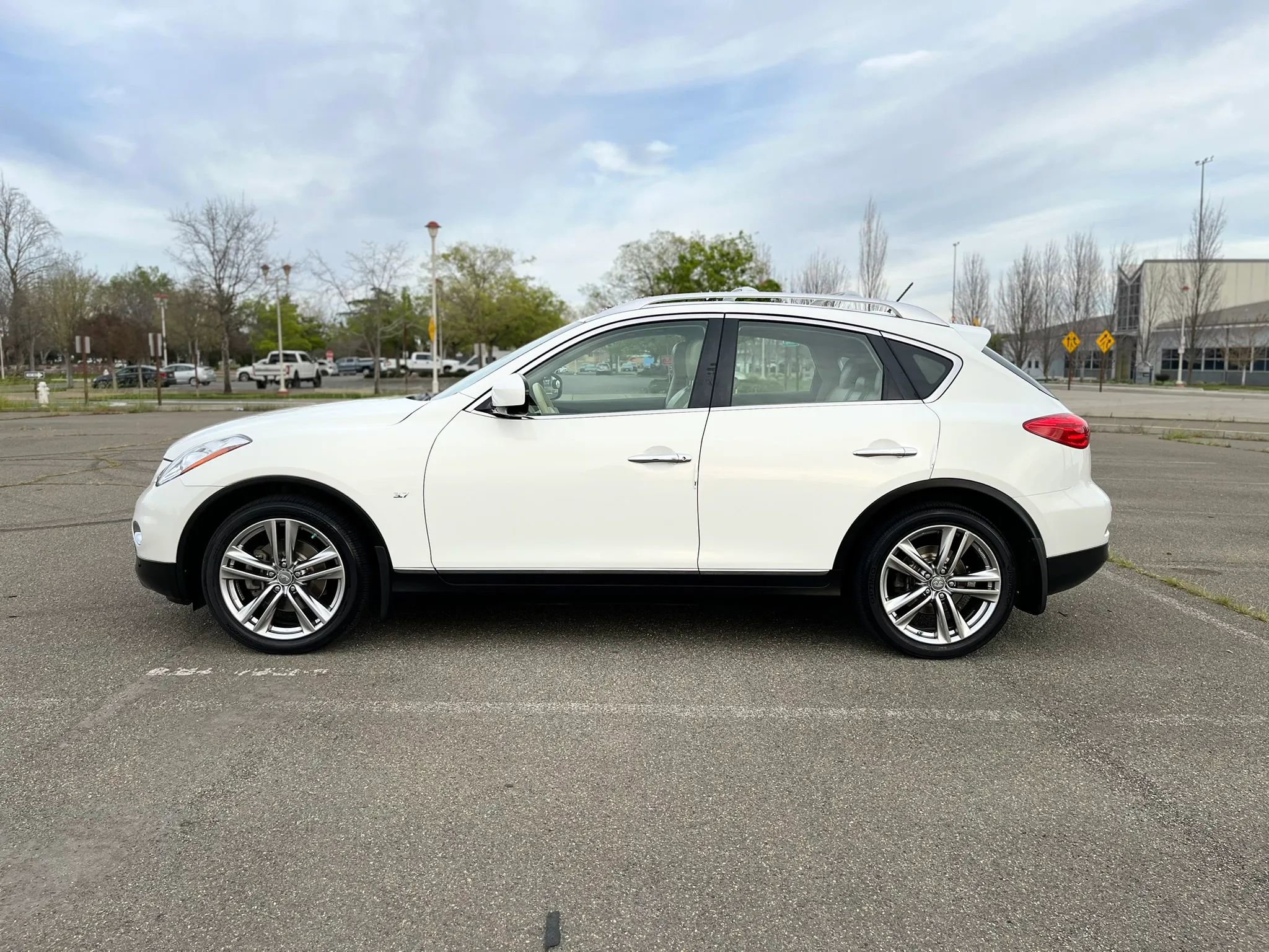 Used 2014 INFINITI QX50 Journey w/ Premium Package image 8