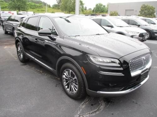 Used 2022 Lincoln Nautilus FWD w/ Premium Package image 2