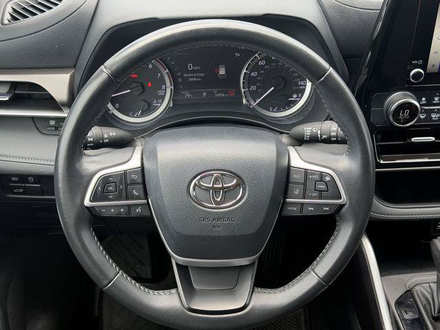 Certified 2024 Toyota Highlander LE FWD image 11