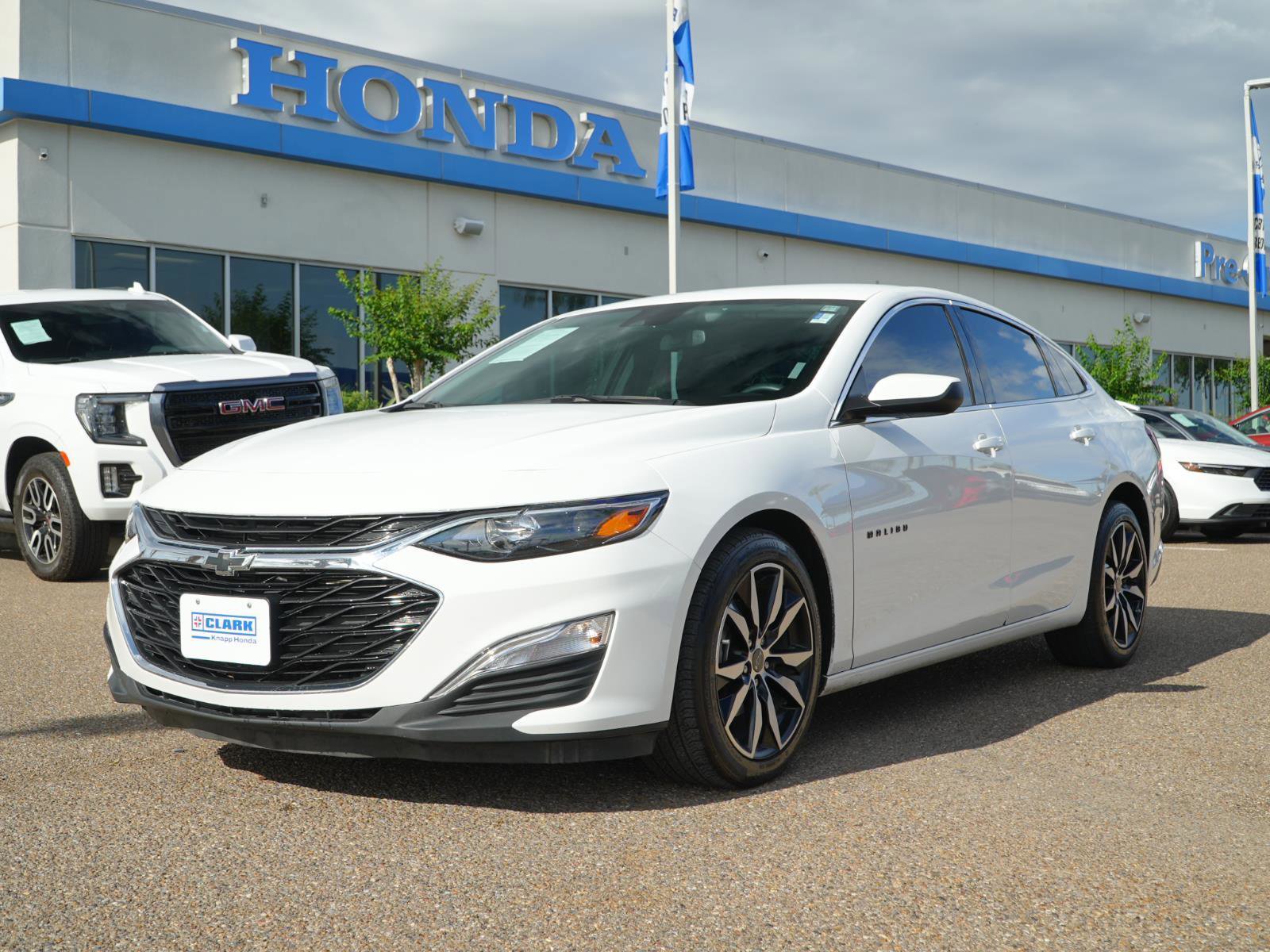 Used 2025 Chevrolet Malibu RS FWD image 1