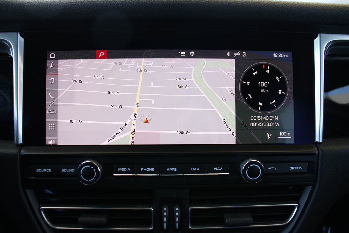 Used 2021 Porsche Macan AWD/4WD image 30