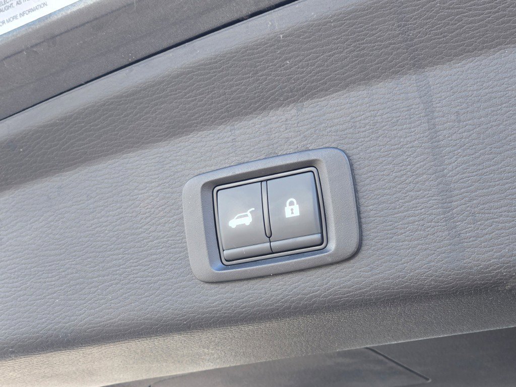 Used 2025 Mitsubishi Outlander SE image 14