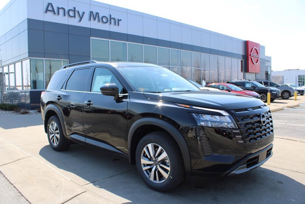 New 2026 Nissan Pathfinder SL image 1