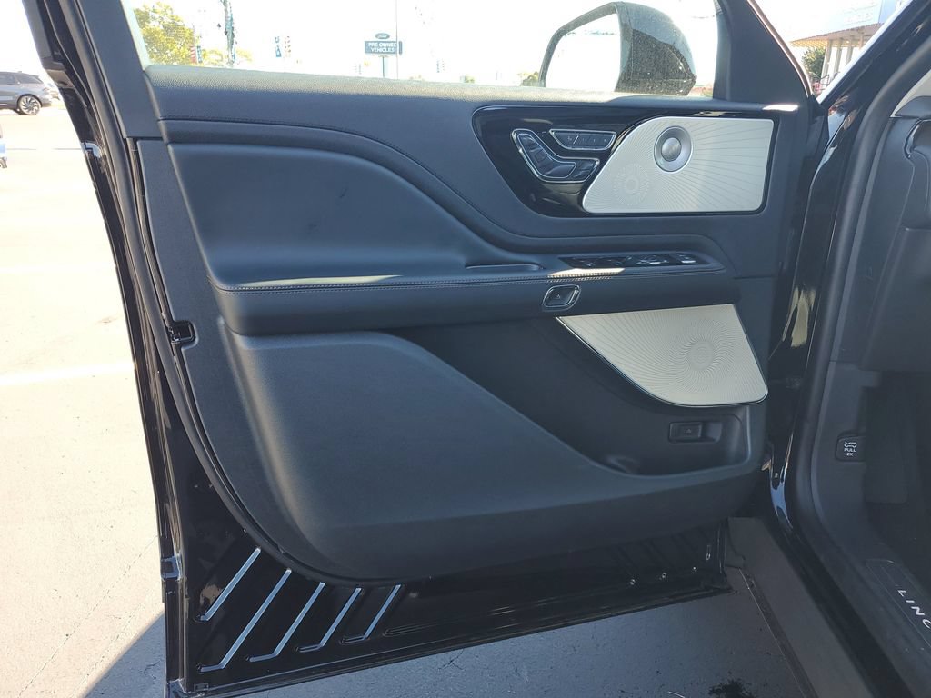 New 2025 Lincoln Aviator Reserve w/ Equipment Group 201A AWD/4WD image 6