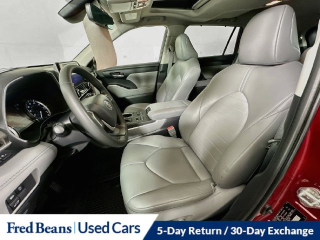 Used 2023 Toyota Highlander XLE AWD/4WD image 27