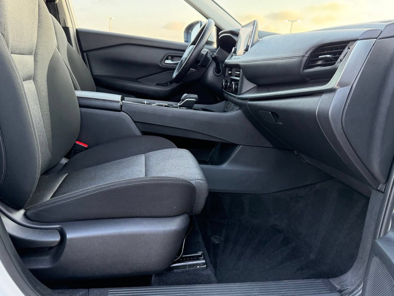Certified 2025 Nissan Rogue SV FWD image 36